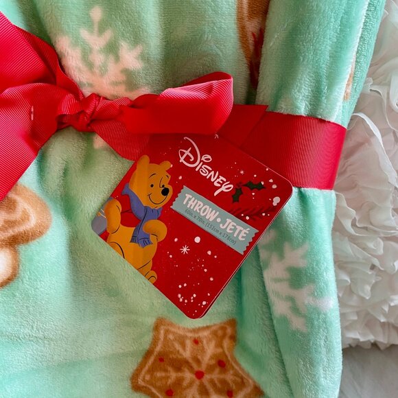 NEW WITH TAGS Disney Winnie the Pooh Christmas Gingerbread Green Blanket - Picture 2 of 5